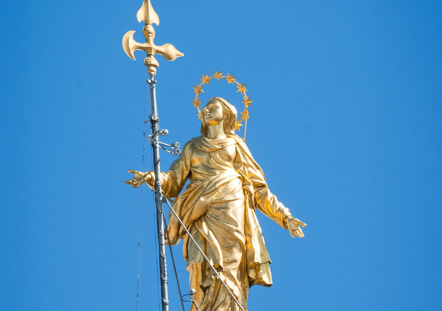 Statua della Madonnina del Duomo di Milano