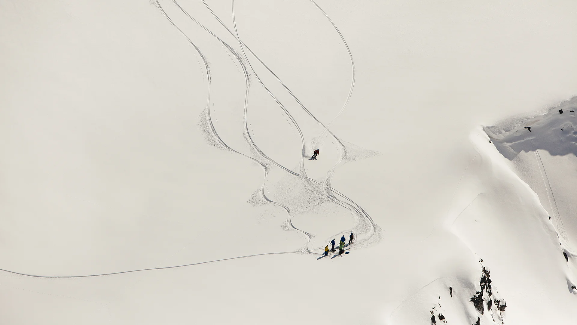 Vista aerea di paesaggio innevato